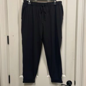 Lululemon stretch mid-rise 7/8 length pull-on cuffed jogger pant/trouser